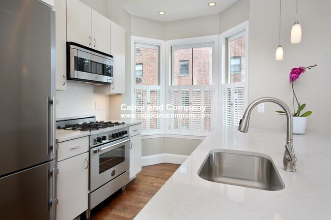 Building Photo - 207 W Canton St