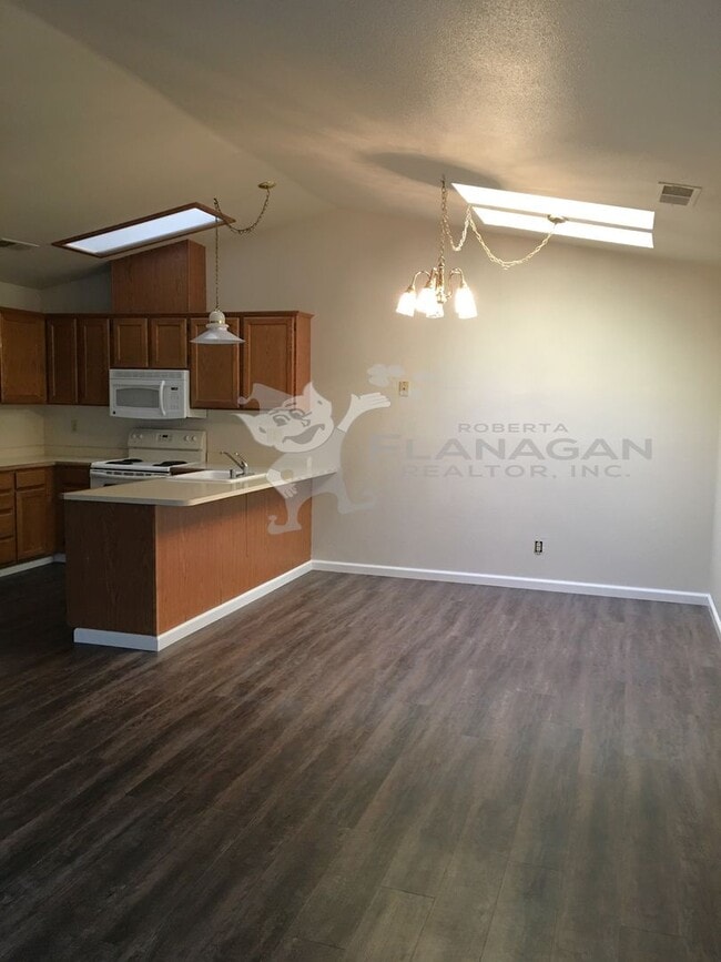 Photo - 3057 W Queens Cir Apartment