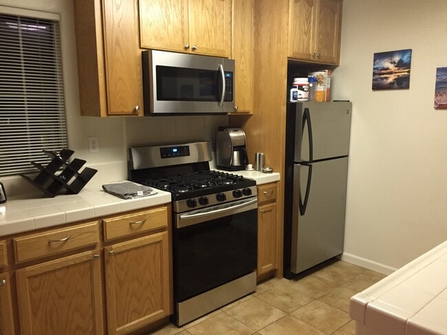 Building Photo - 320 Parnell Ct
