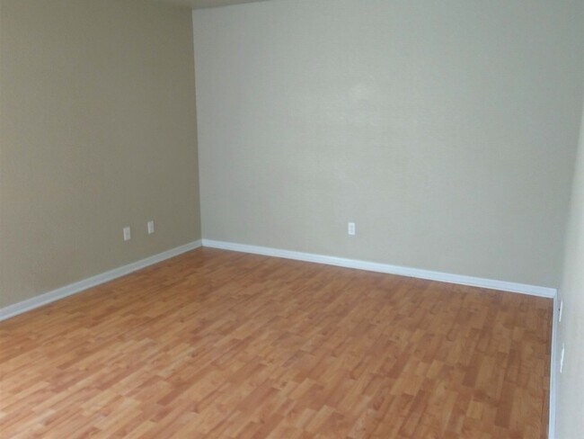 Foto del edificio - 3003 Baldwin Loop