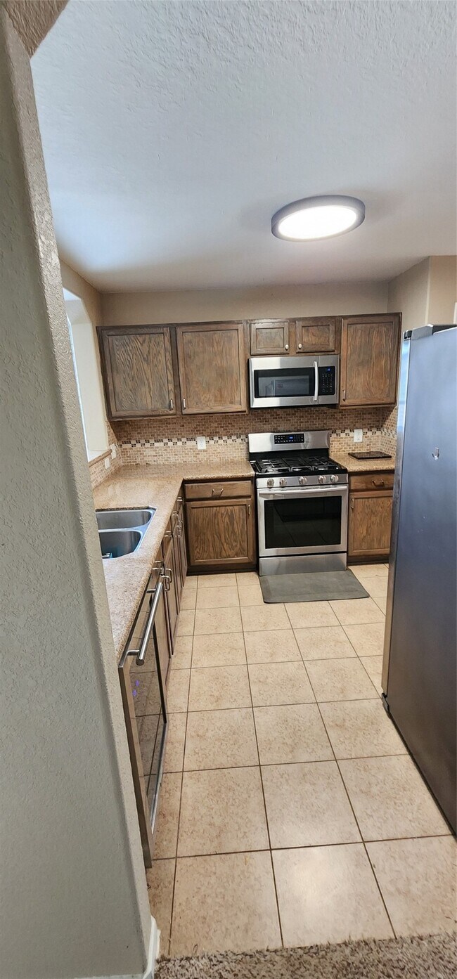 Building Photo - 8830 Summerset Meadow Ct