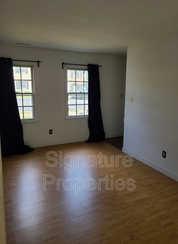 Building Photo - 1543 Skirmish Run Dr
