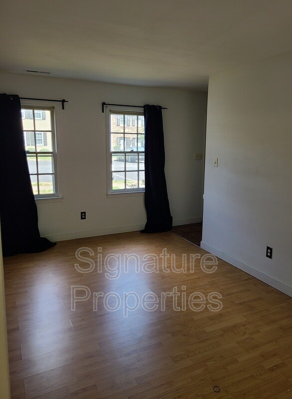 Foto del edificio - 1543 Skirmish Run Dr