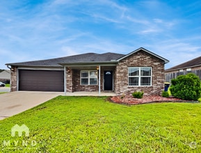 Building Photo - 14 Bristol Dr