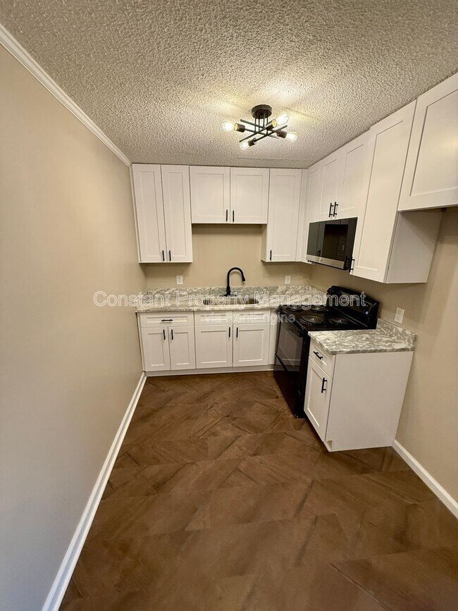 Foto del edificio - 2516 Medford Pl