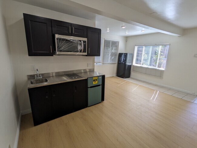 Foto del edificio - 328 S Almont Dr