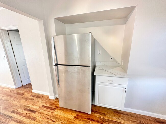 Building Photo - ** CENTRAL NAPLES ** 3 BED / 2 BATH ** ANN...