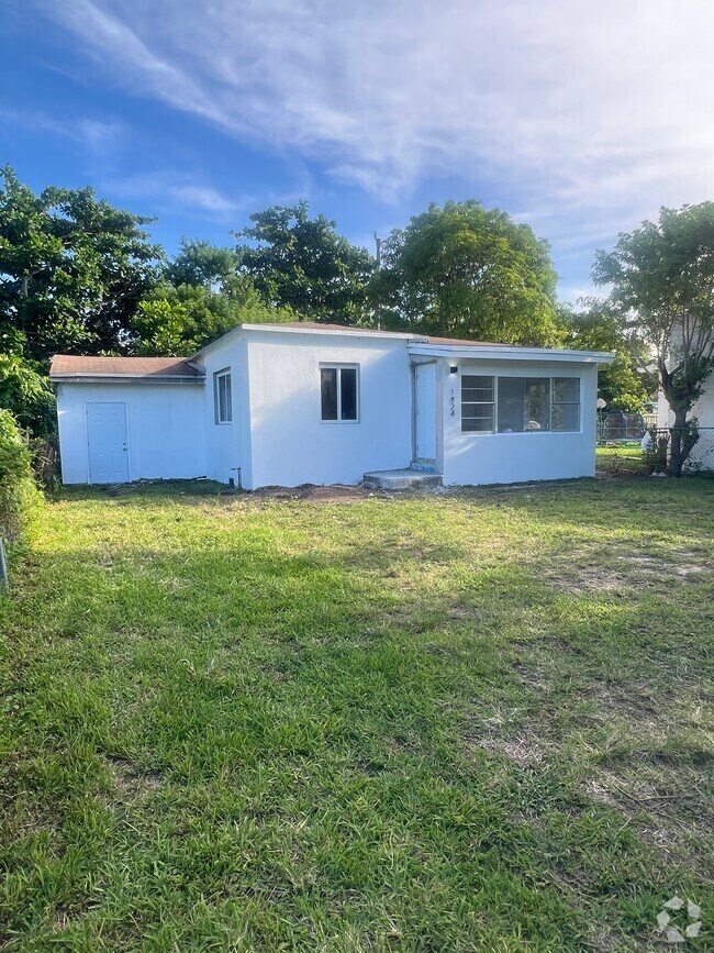 Avenue Manor Apartments for Rent with Parking Miami, FL 1 Rentals