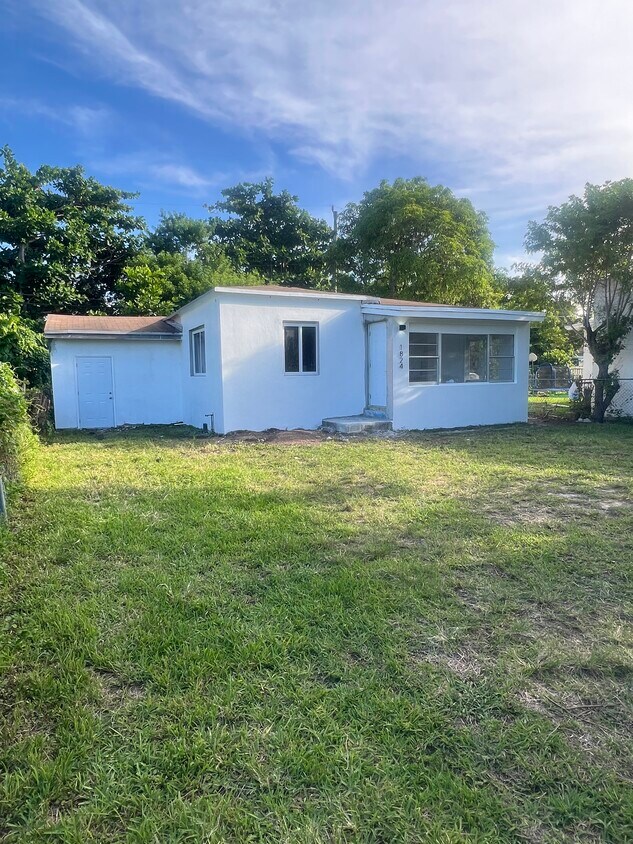 Primary Photo - 1824 NW 49th St