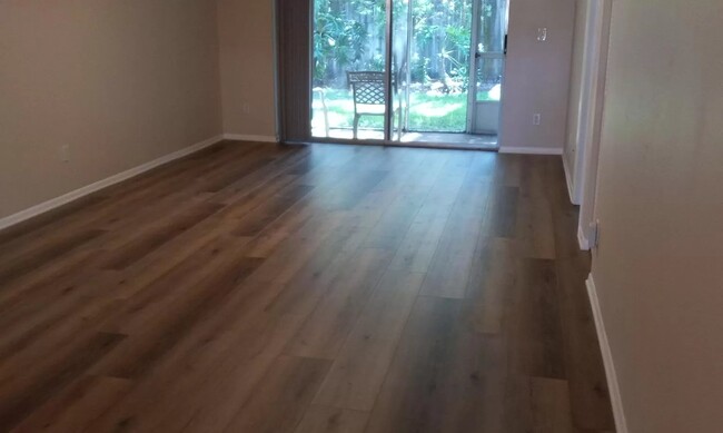 Living Room - 8101 Heatherwood Dr