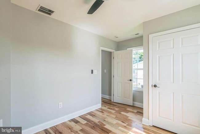 Building Photo - 400 Lake St