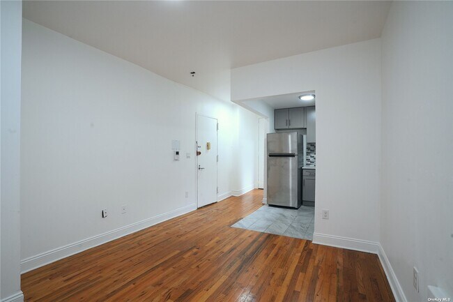 Foto del edificio - 414 E 10th St