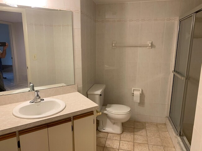 Building Photo - 1548 SE Royal Green Cir