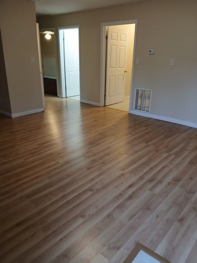 Primary Photo - 606 W College St