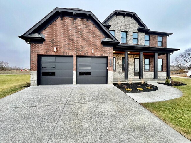 Foto del edificio - NEW, big, beautiful, Executive Home Liberty Twp