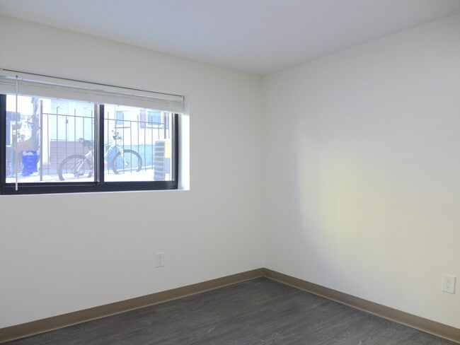 Building Photo - 148 Hillside St