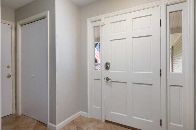 Foto del edificio - 606 Hilliard Dr