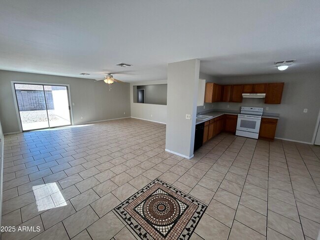 Foto del edificio - 11613 W Bloomfield Rd