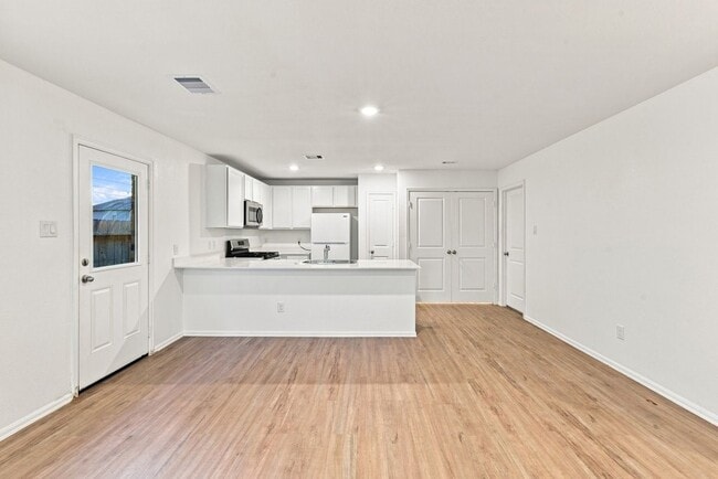 Building Photo - 7227 Gorrion Dr