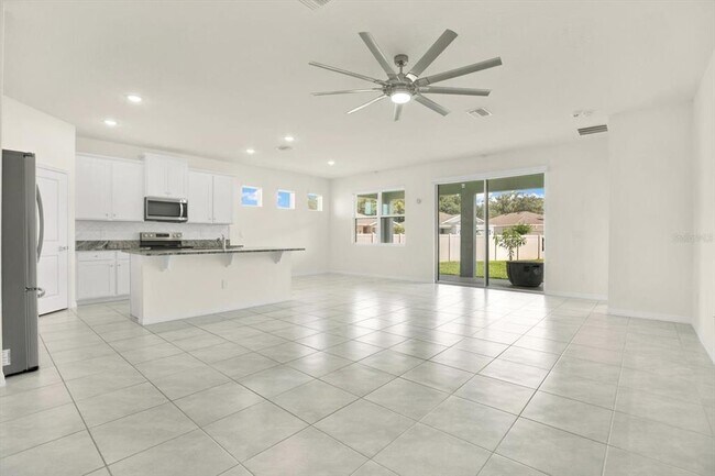 Building Photo - 38430 Springhead Ln