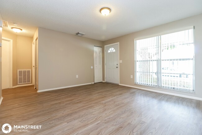 Foto del edificio - 7960 Putnam Cir