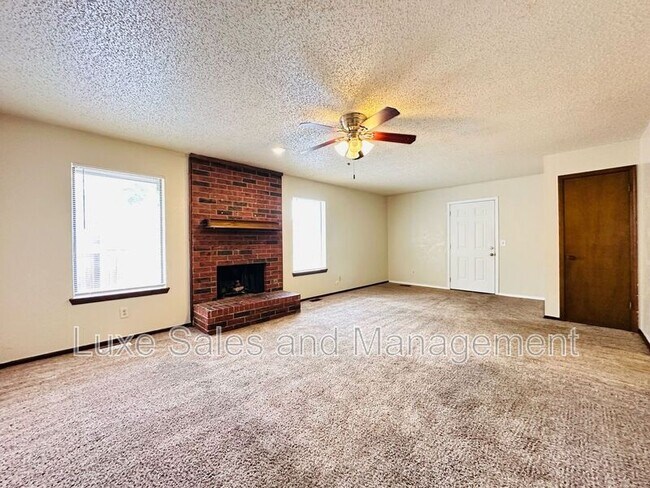 Foto del edificio - 7208 Kings Manor Ct