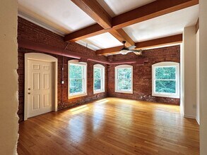 Building Photo - 362 Granville Rd
