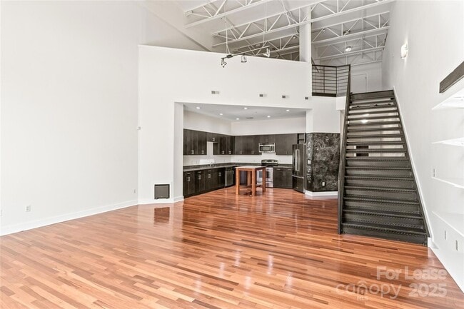 Building Photo - 931 Westmere Ave
