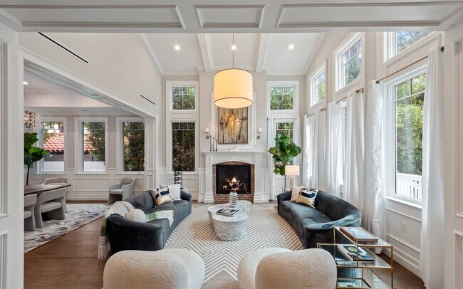 Foto del edificio - 1836 Laurel Canyon Blvd