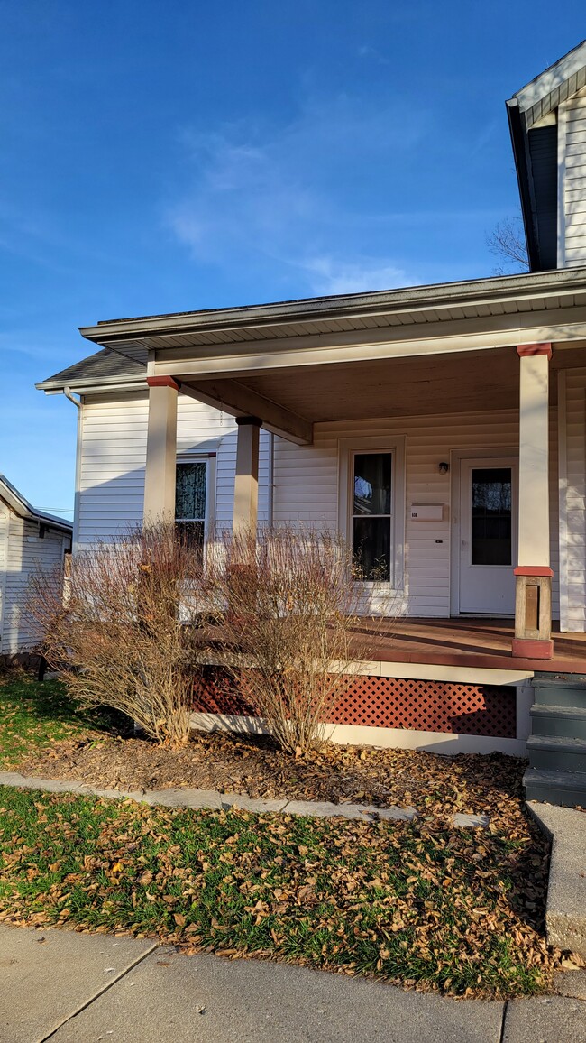 Building Photo - 608 16th Ave