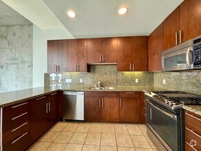 Building Photo - 1025 Island Ave