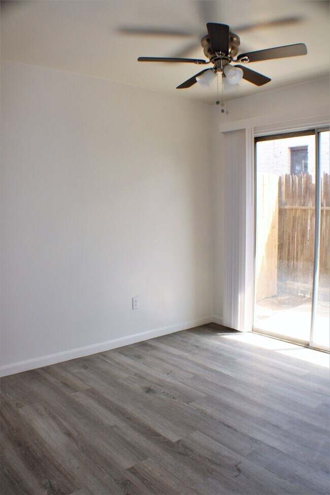 Building Photo - 529 Knotts St