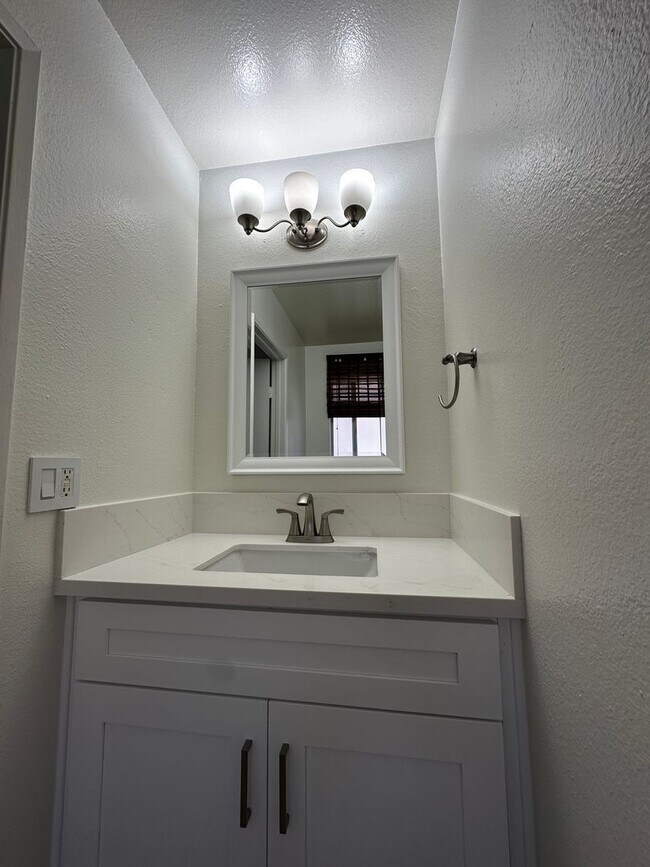 Foto del edificio - Upgraded 2 Bedroom Home in San Marcos!
