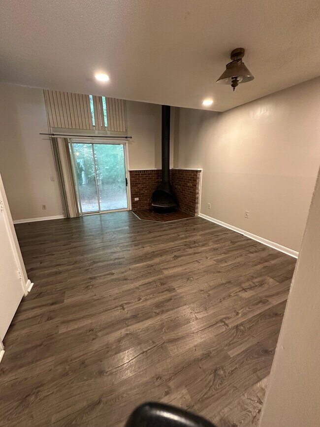 Foto del edificio - 3350 Heathstead Pl