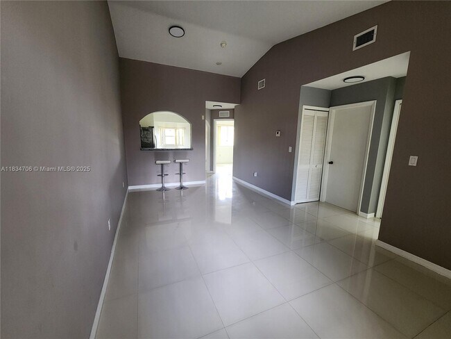 Foto del edificio - 3395 NE 9th Dr