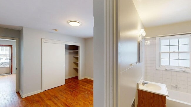 Building Photo - 1902 Shelby Ave