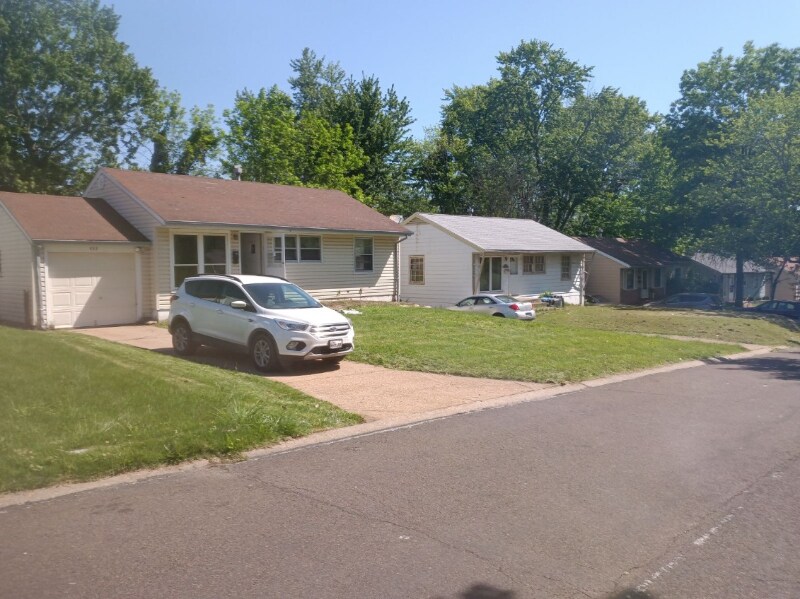 433 Caithness Rd, St. Louis, MO 63137 House Rental in St. Louis, MO