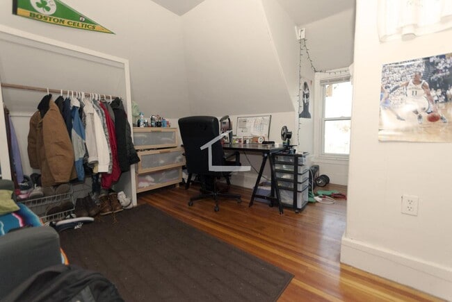 Building Photo - HOT ALLSTON LISTING!!!!