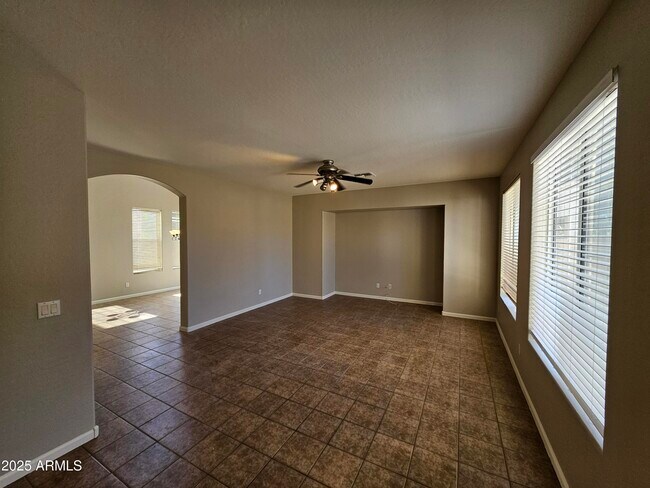 Building Photo - 2065 E Hulet Dr