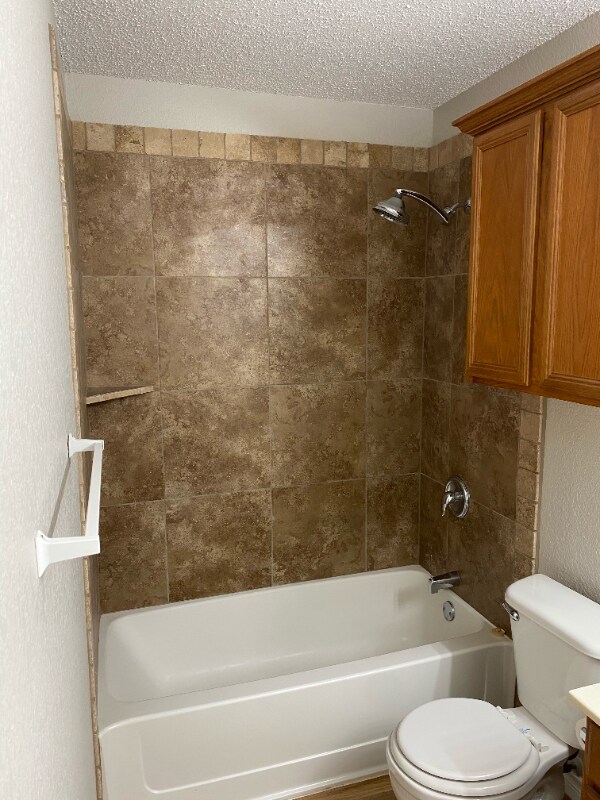 Foto del edificio - 501 Summer Tree Ct