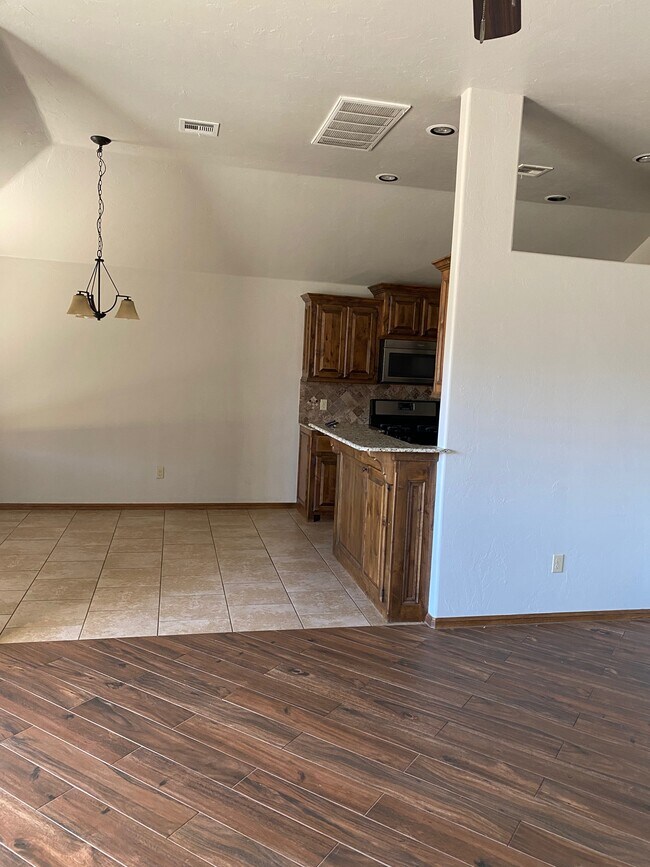 Building Photo - 10632 SW 34th Terrace