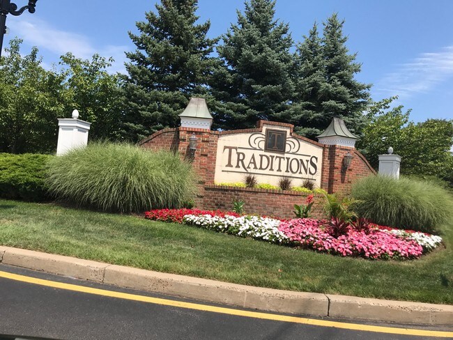 Entrada al complejo - 301 Margaret Ct