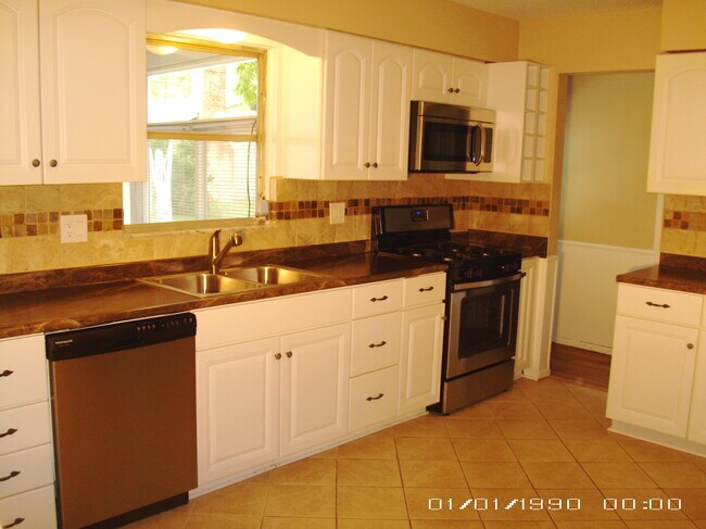 Cocina - ignorar la fecha de la foto - 4766 Maize Road