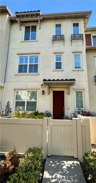 Foto del edificio - 1547 E Lincoln Ave