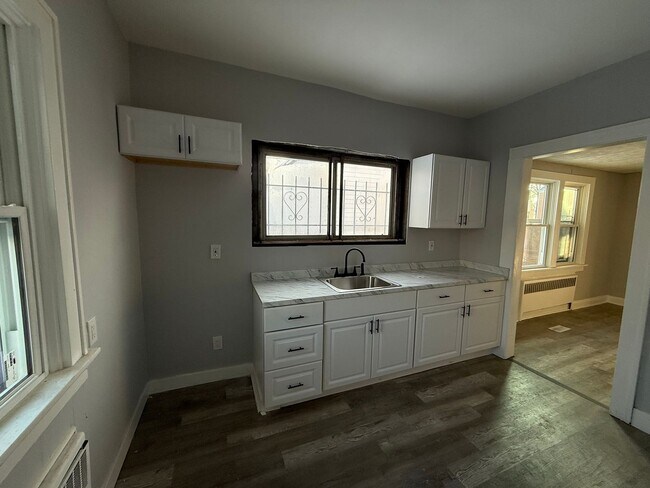 Building Photo - 3bd Single Lee/Harvard Section 8