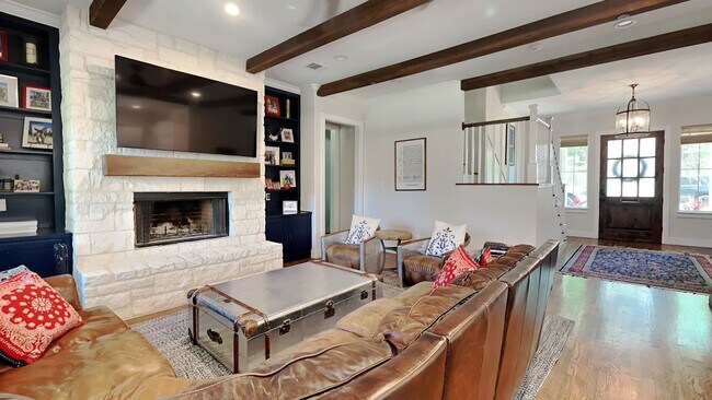 Foto del edificio - IMMACULATE HOME IN UNIVERSITY HEIGHTS! UPD...