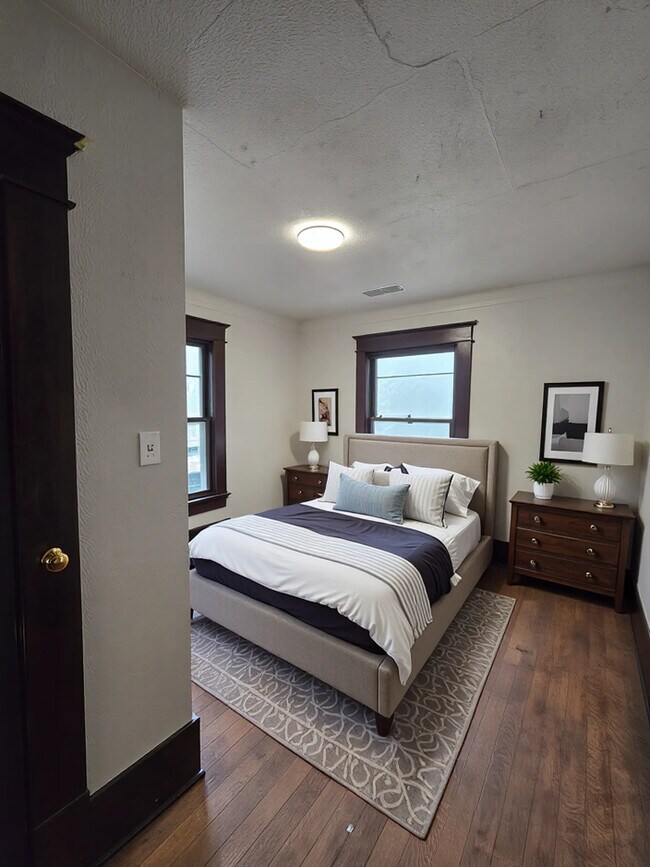 Foto del edificio - 1305 S Water St