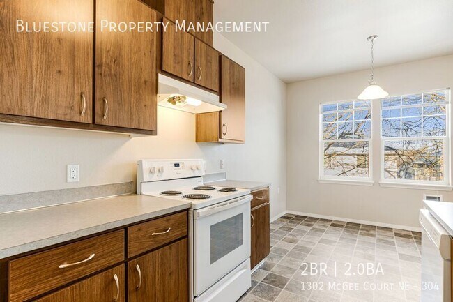 Foto del edificio - 1302 Mcgee Ct NE