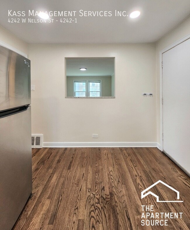 Foto del edificio - 4244 W Nelson St