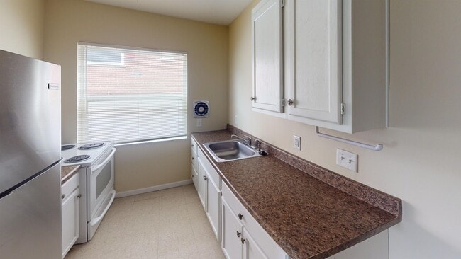 Building Photo - 3833 Boudinot Ave